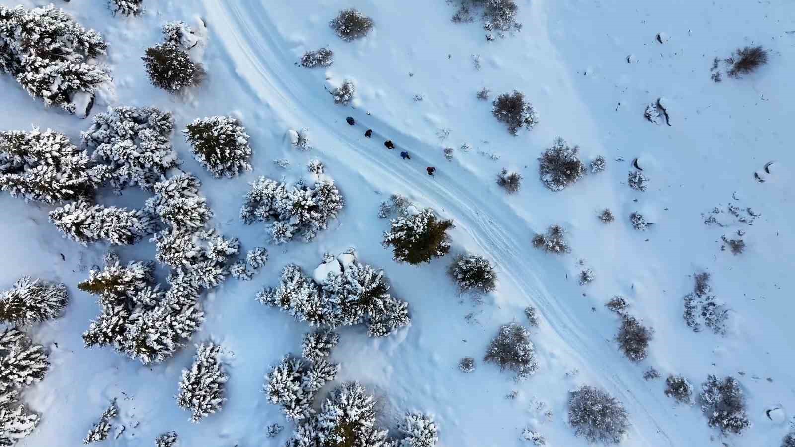 Aladağlar’da ziyaretçilere dört mevsim görsel şölen
