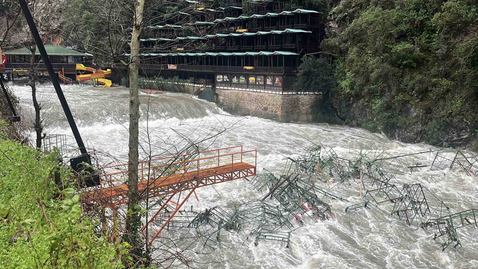 Alanya Dim Barajı’nda  su seviyesi yükseldi bölgeye yakın bazı evlerin tedbir amaçlı boşaltılması istendi
