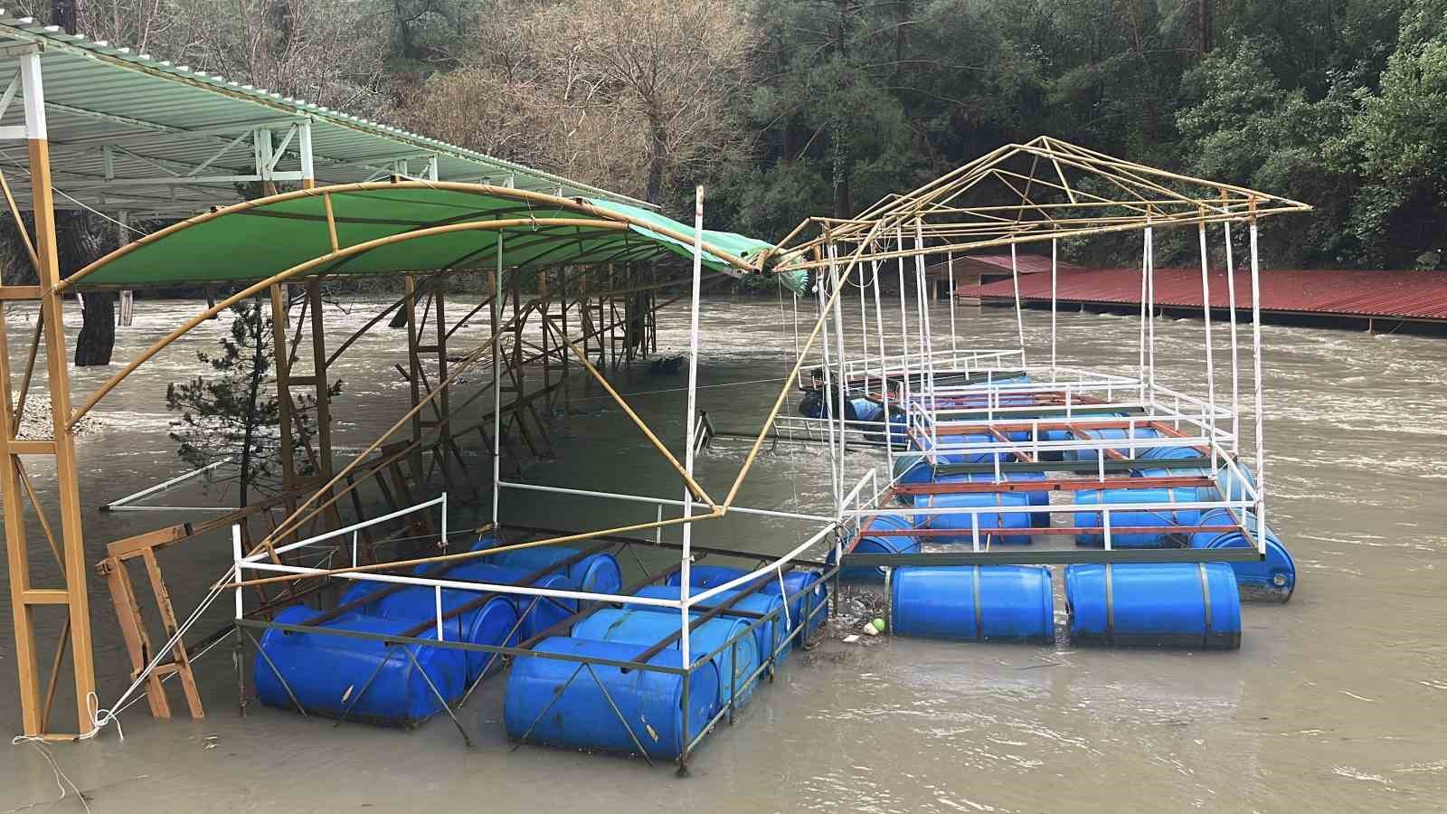 Alanya Dim Barajı’nda  su seviyesi yükseldi bölgeye yakın bazı evlerin tedbir amaçlı boşaltılması istendi
