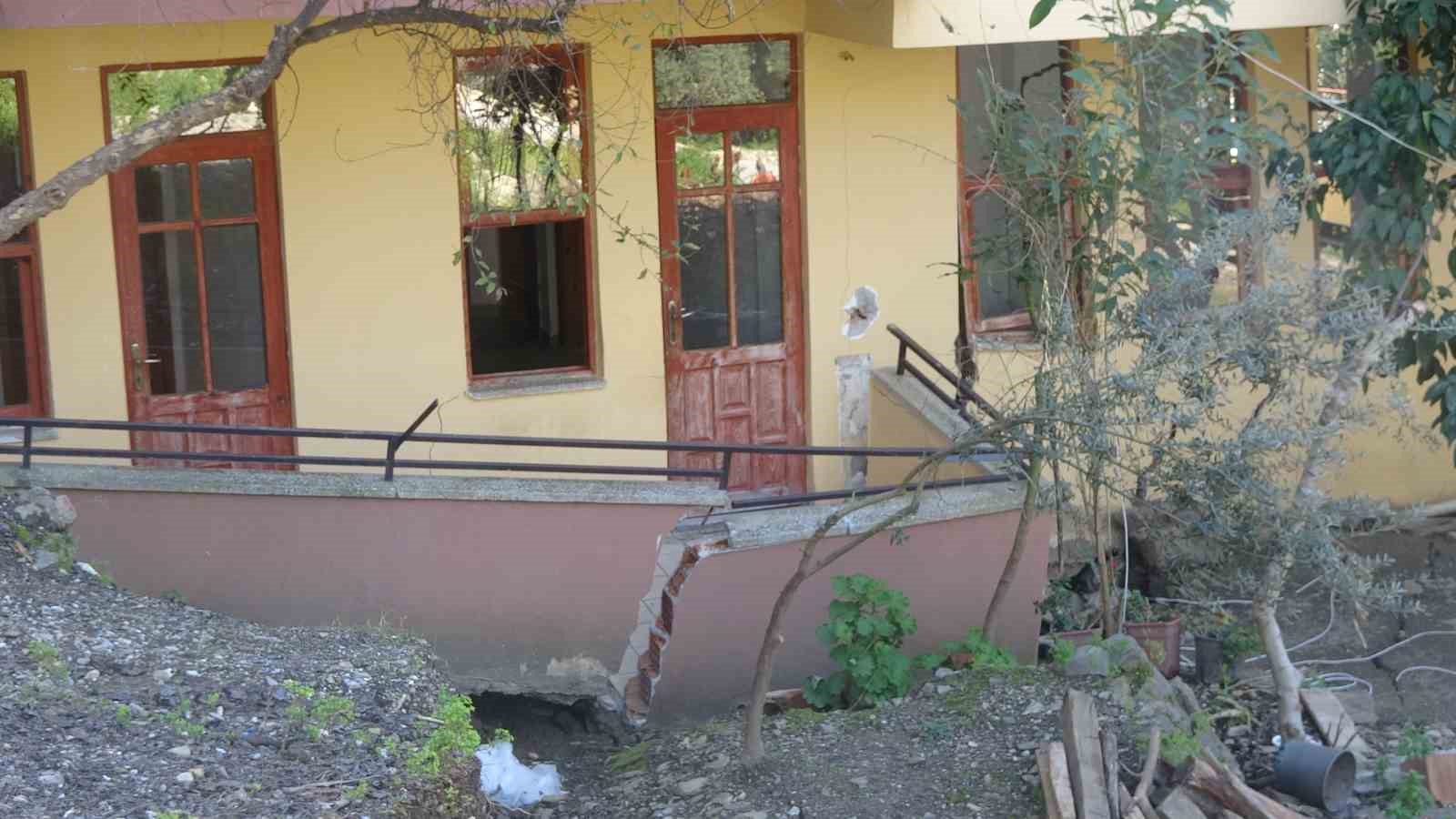 Alanya’da 3 bina tedbir amaçlı tahliye edildi
