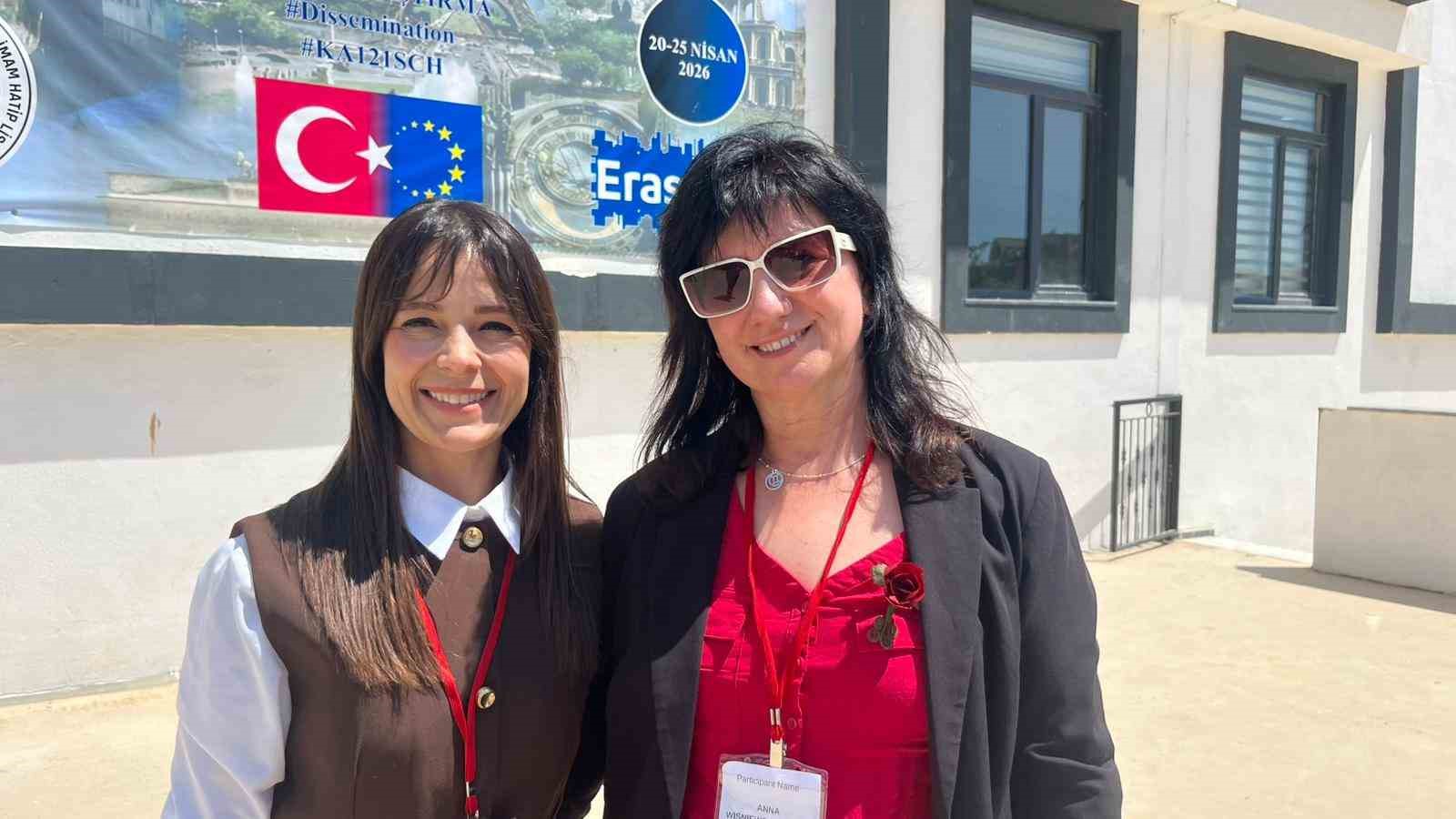 Alanya’da 5 ülkeden 97 öğrenci mehter marşlarıyla karşılandı
