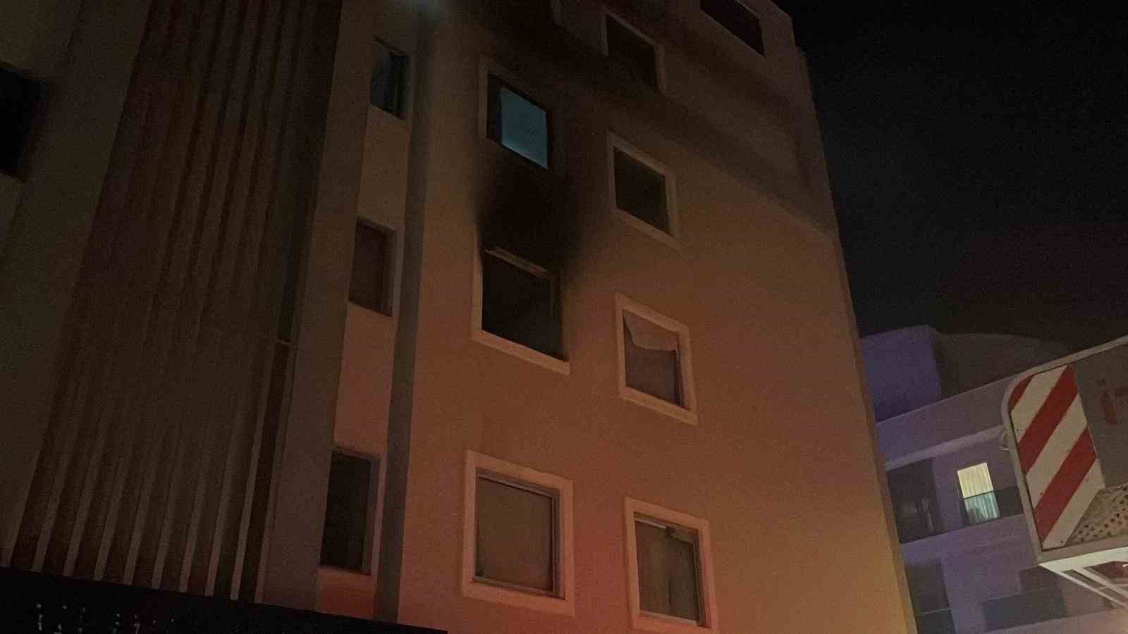 Alanya’da animasyoncuların kaldığı personel lojmanında yangın paniği
