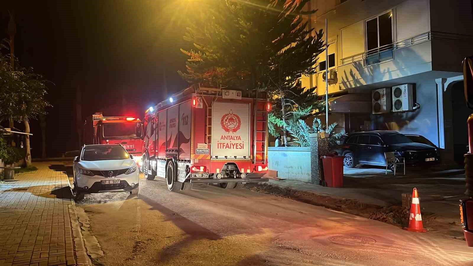 Alanya’da animasyoncuların kaldığı personel lojmanında yangın paniği
