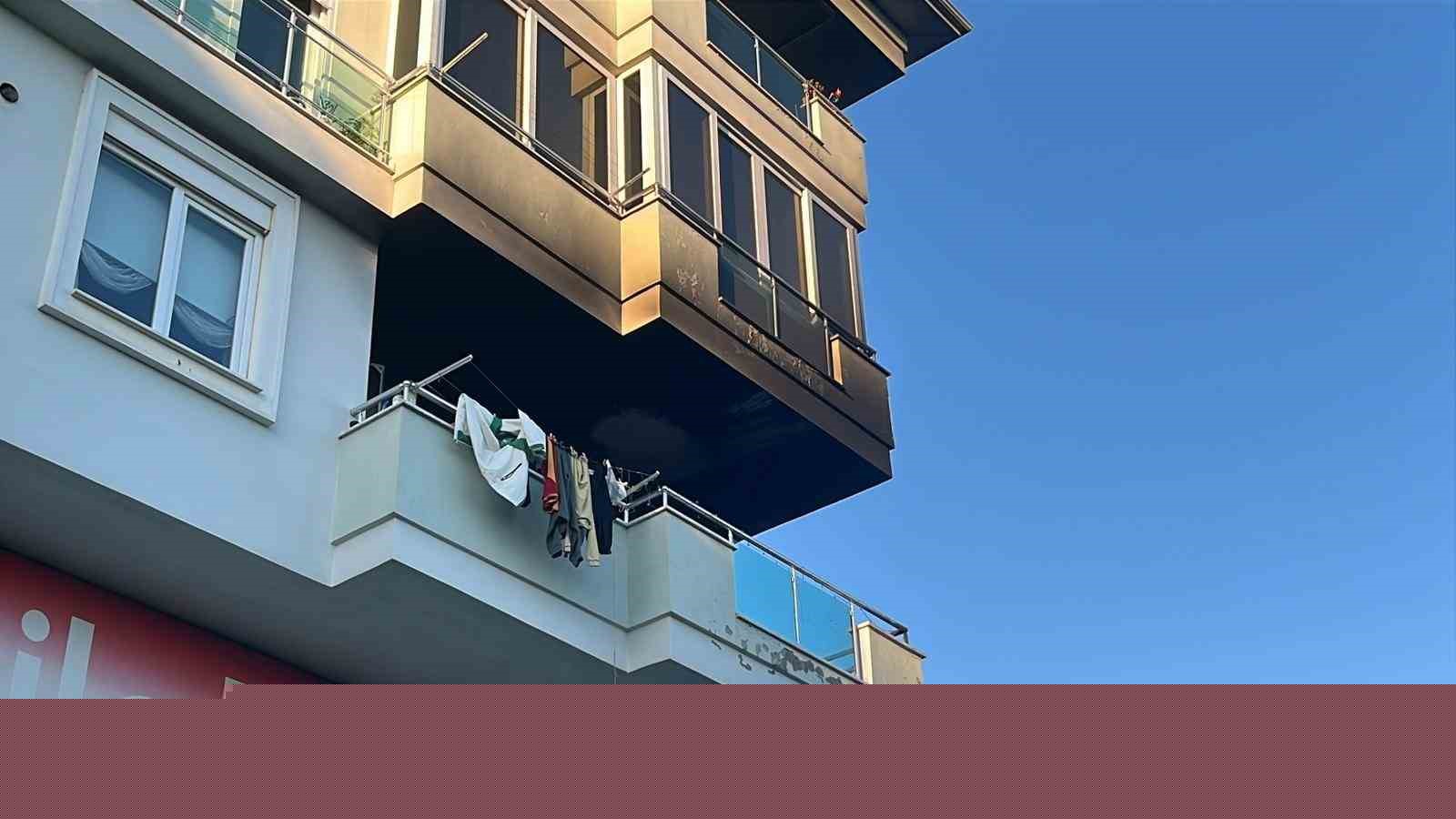 Alanya’da apartman balkonunda çıkan yangın korkuttu
