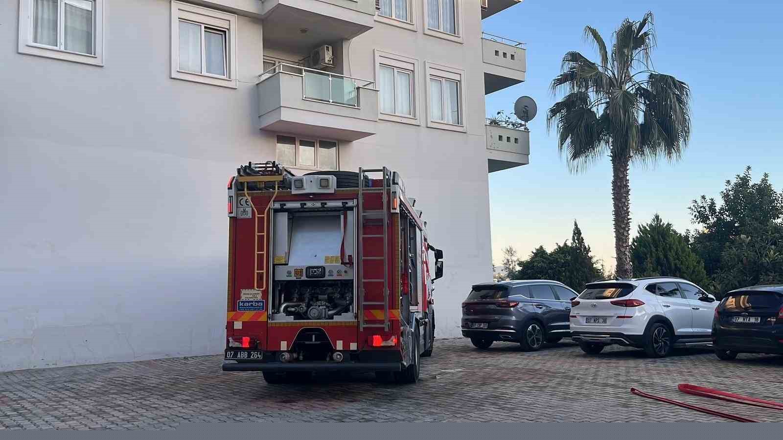 Alanya’da apartman balkonunda çıkan yangın korkuttu
