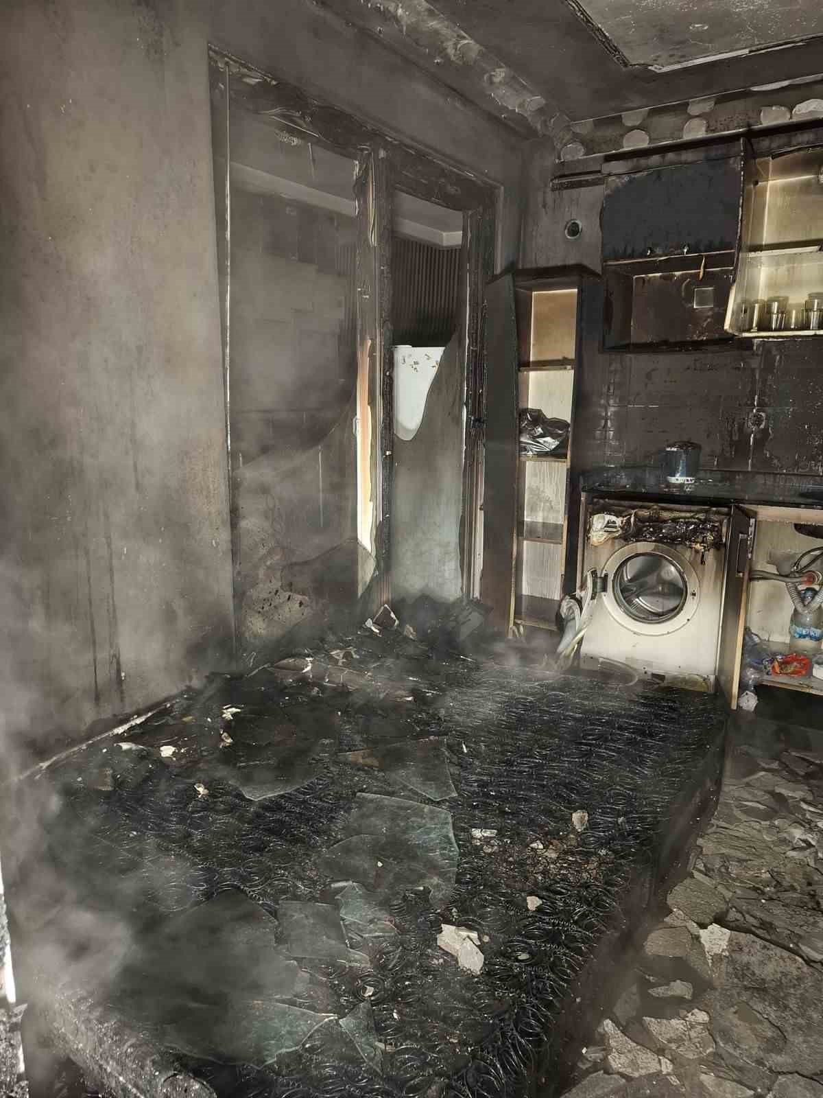 Alanya’da apartman dairesinde yangın korkuttu
