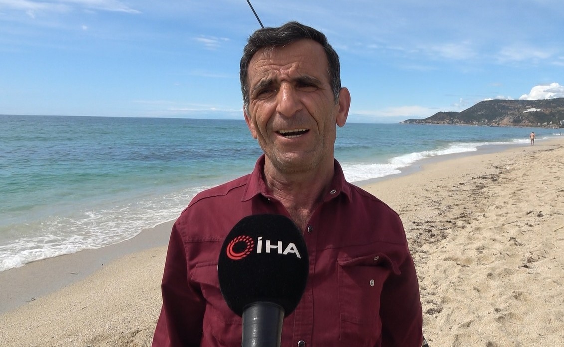 Alanya’da bayram arifesinde hava sıcaklığı 20 dereceye ulaştı, tatilciler soluğu sahilde aldı
