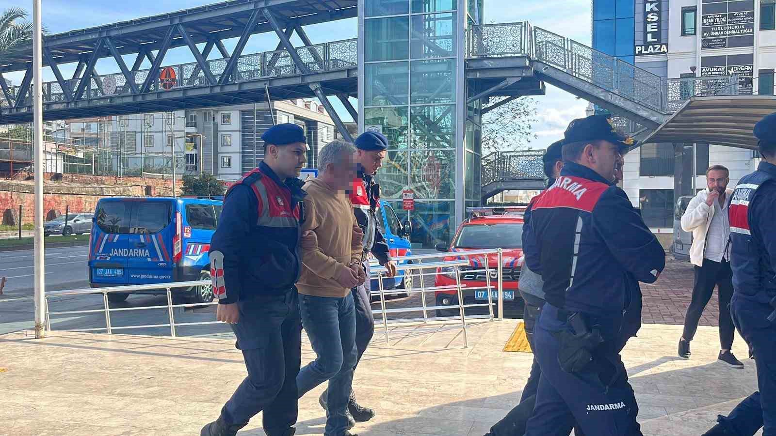 Alanya’da çaldıkları avokadoyu bırakıp kaçan şüphelilere adli kontrol kararı
