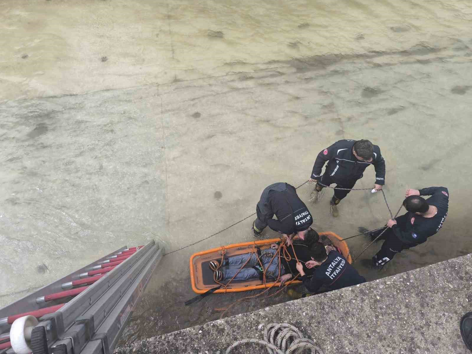 Alanya’da çaya düşen şahıs ekipler tarafından kurtarıldı
