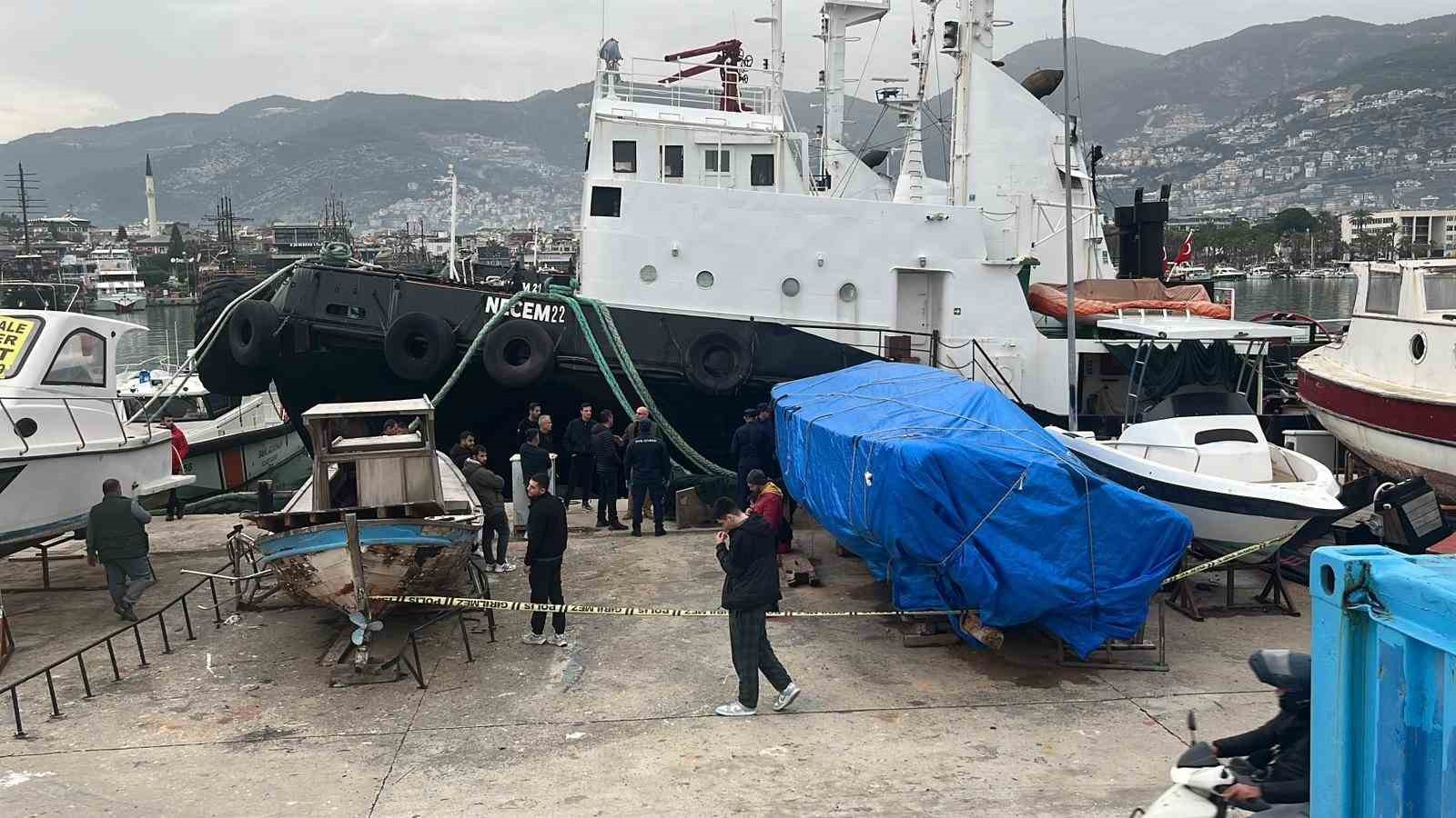 Alanya’da denizde erkek cesedi bulundu
