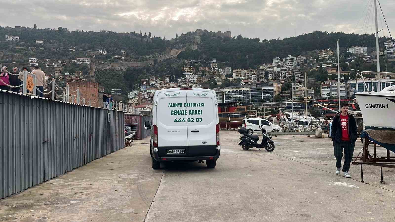 Alanya’da denizde erkek cesedi bulundu
