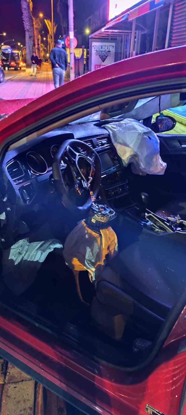 Alanya’da iki otomobil çarpıştı: 3 yaralı
