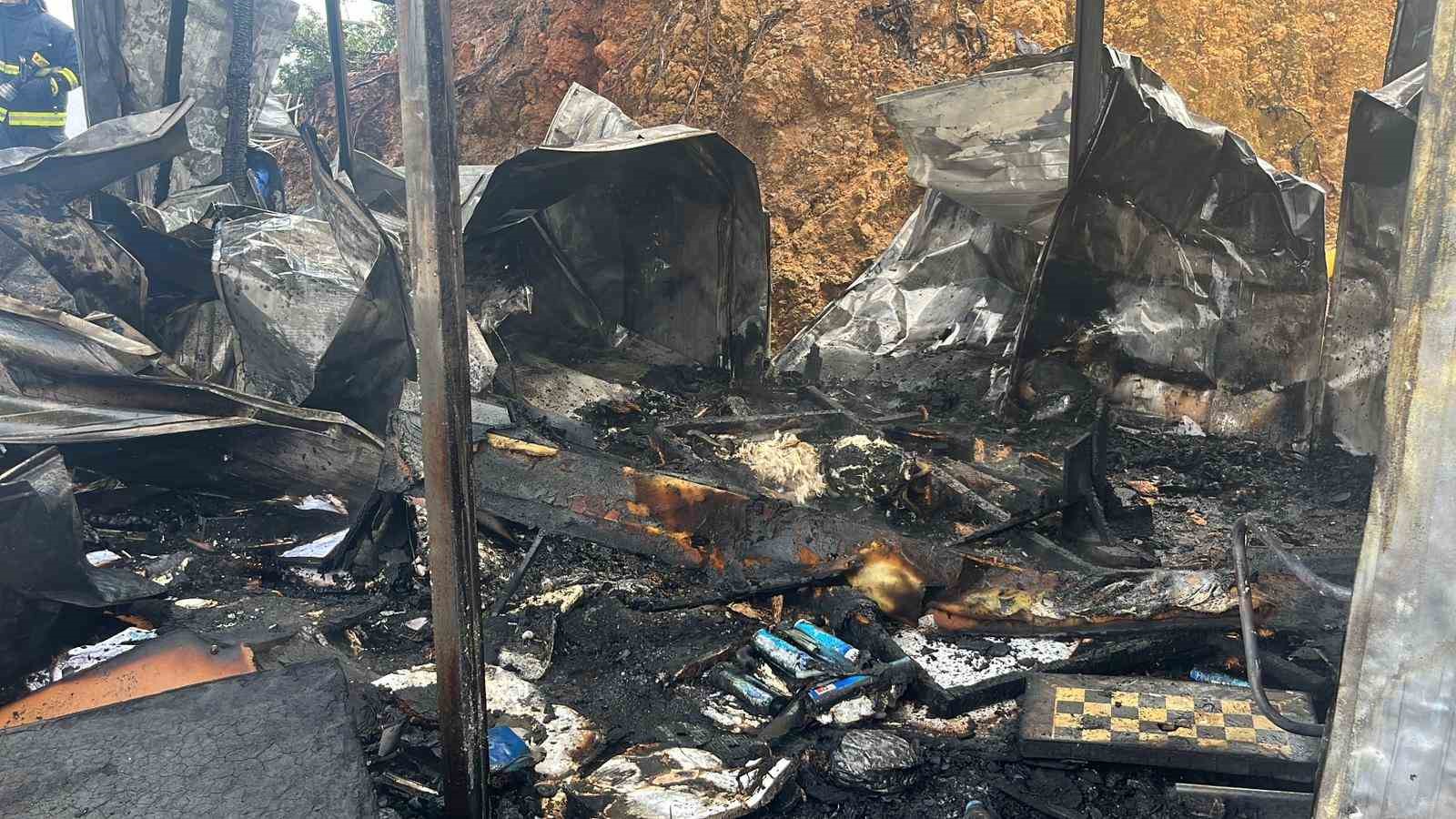 Alanya’da işçilerin kaldığı konteyner alevlere teslim oldu
