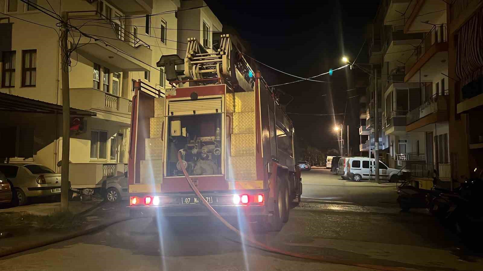 Alanya’da klima deposu alevlere teslim oldu
