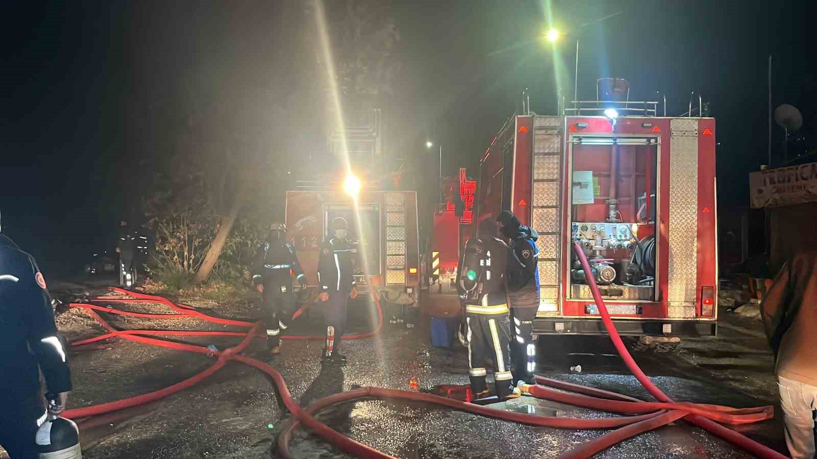 Alanya’da klima deposu alevlere teslim oldu
