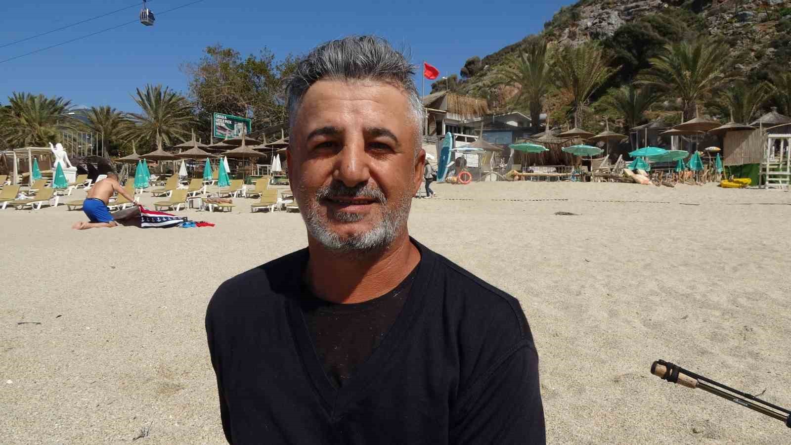 Alanya’da mart ayı ortasında yaz görüntüleri: Hava sıcaklığı 20 dereceye çıkınca deniz ve güneşin tadını çıkardılar
