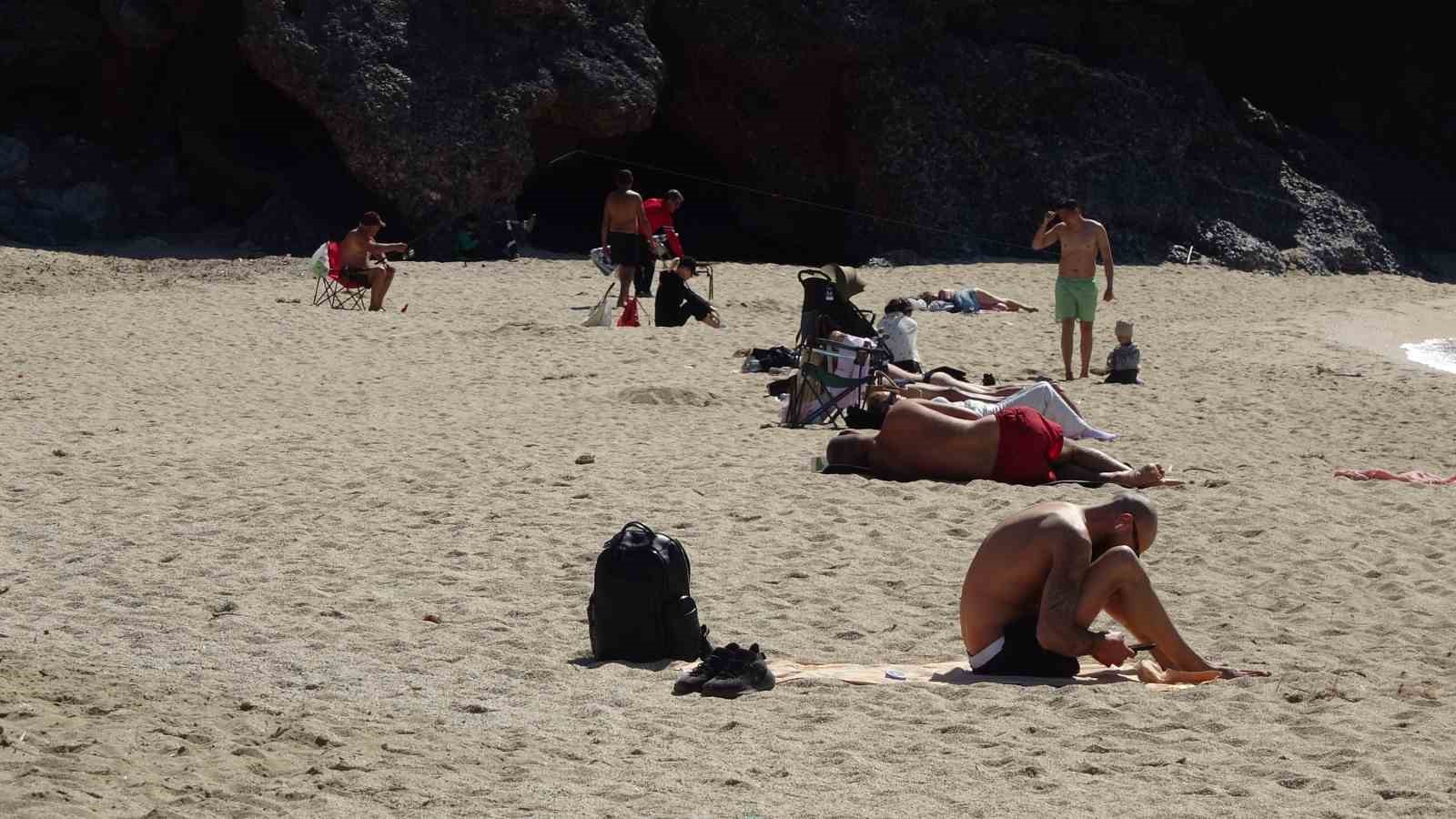 Alanya’da mart güneşi: Hava sıcaklığı 18’e çıktı, sahiller harekenlendi
