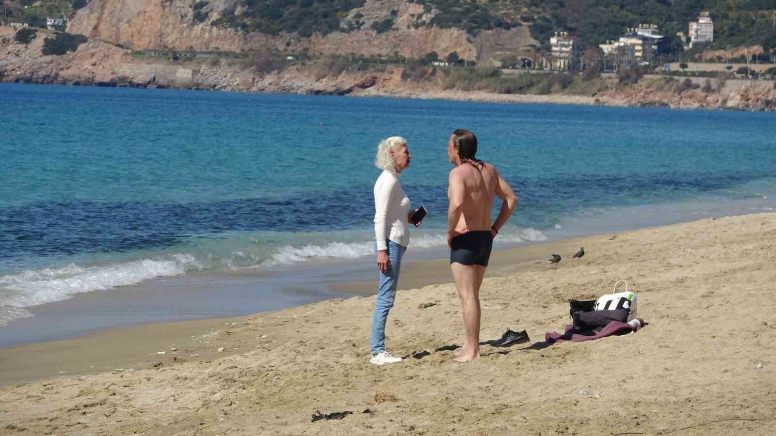 Alanya’da mart güneşi: Hava sıcaklığı 18’e çıktı, sahiller harekenlendi
