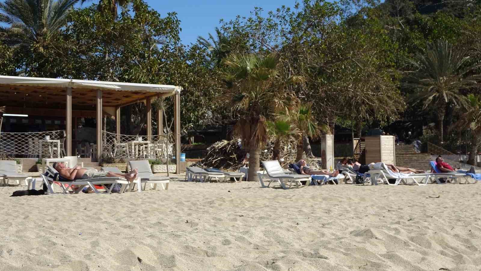 Alanya’da mart güneşi: Hava sıcaklığı 18’e çıktı, sahiller harekenlendi
