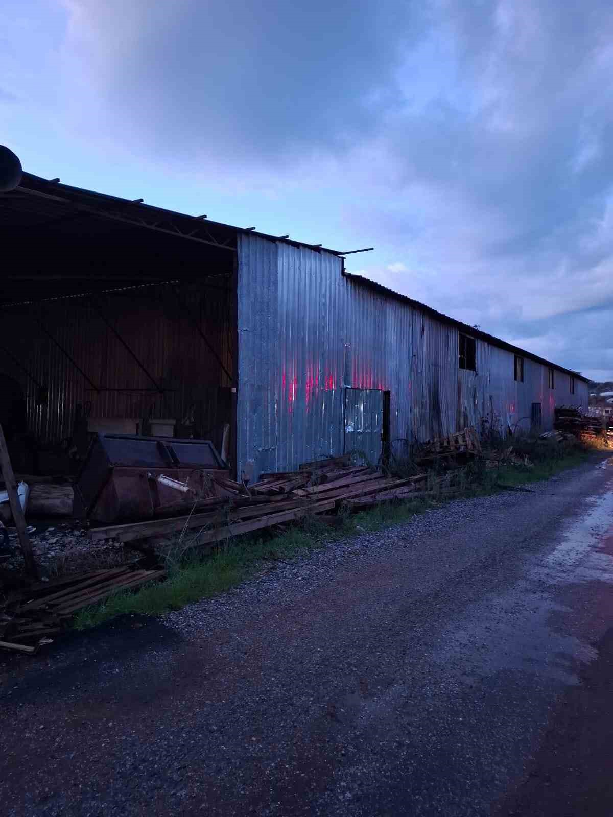 Alanya’da palet atölyesinde yangın büyümeden söndürüldü
