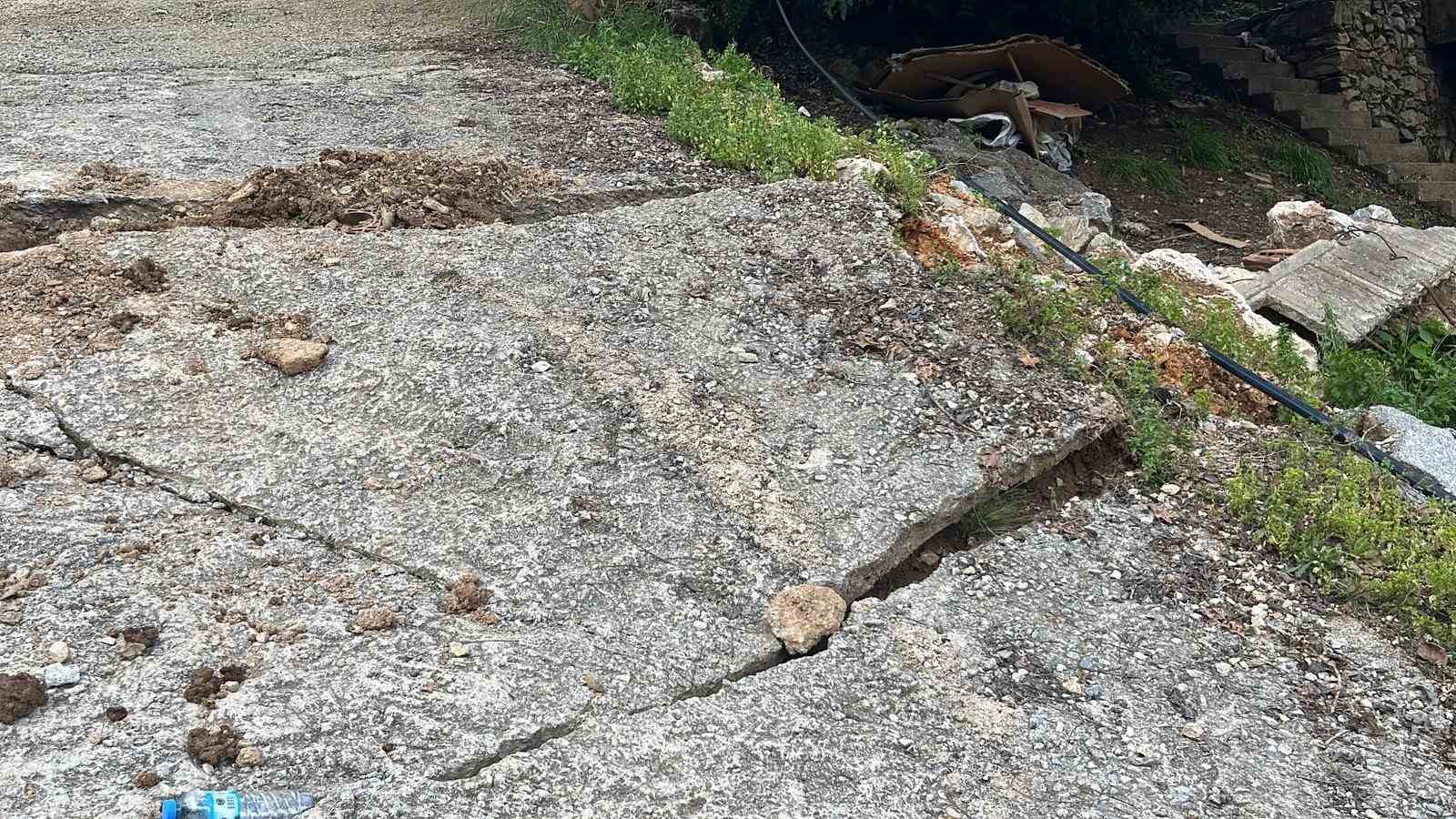 Alanya’da sağanak sonrası korkutan manzara
