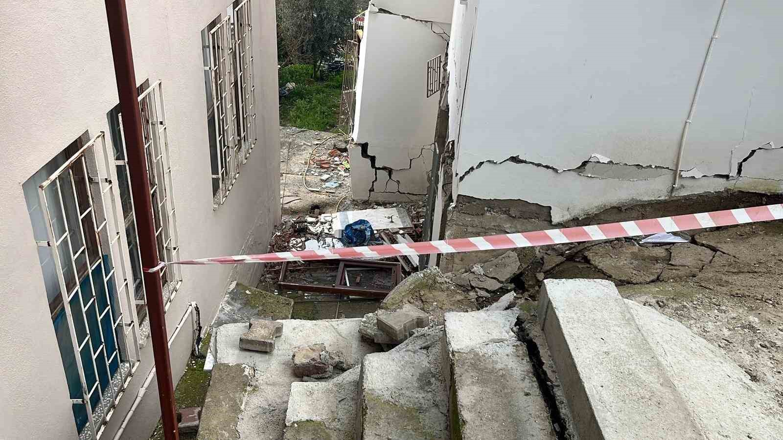 Alanya’da sağanak sonrası korkutan manzara
