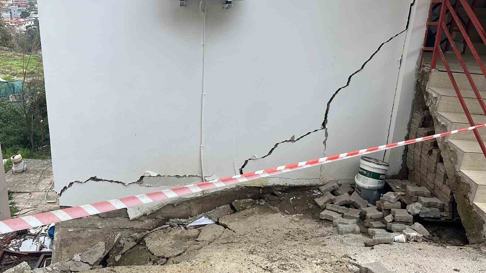 Alanya’da sağanak sonrası korkutan manzara
