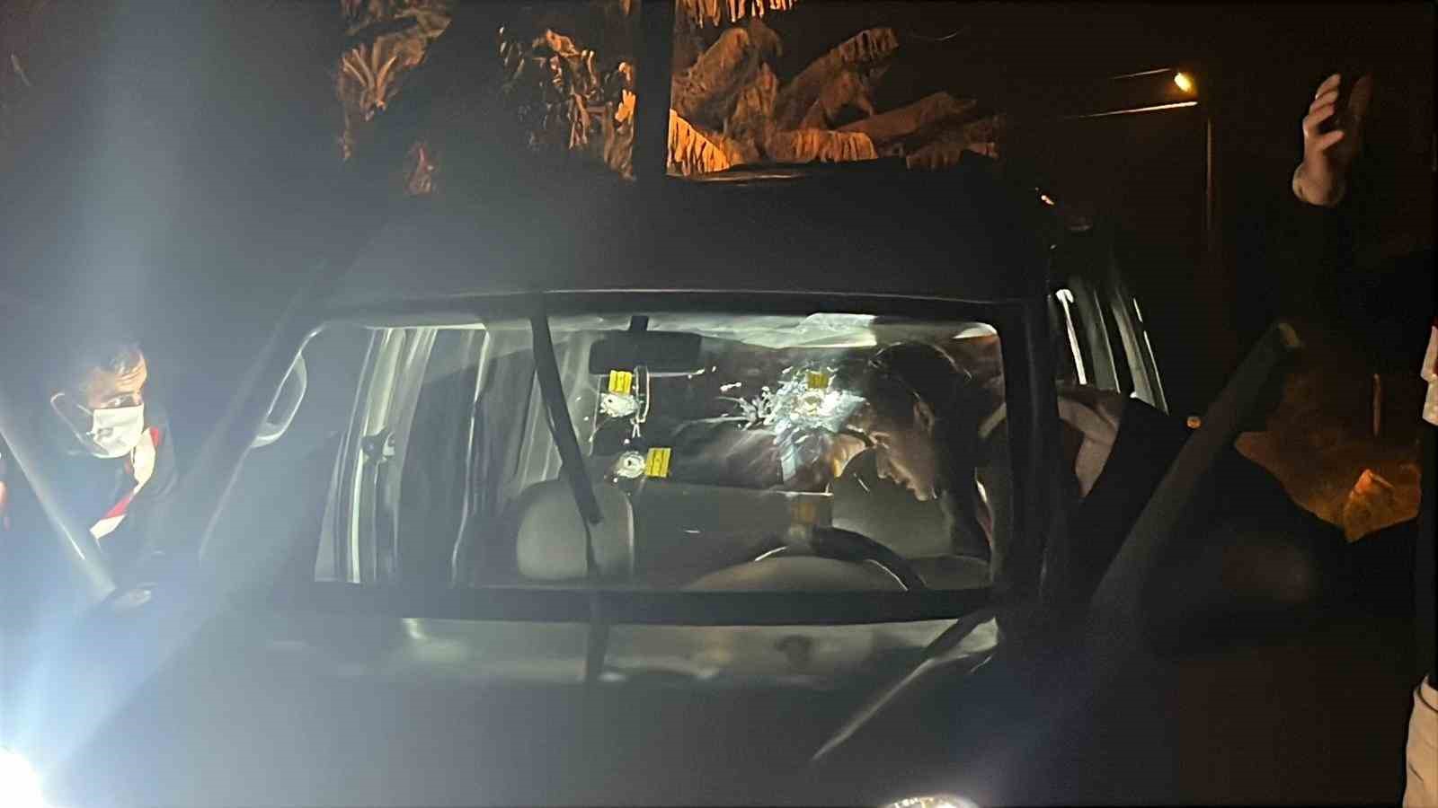 Alanya’da seyir halindeki araca silahlı saldırı: 1 ölü
