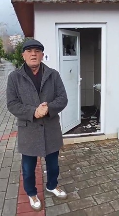 Alanya’da umumi tuvaletin camları ve seramiklerini kırdılar
