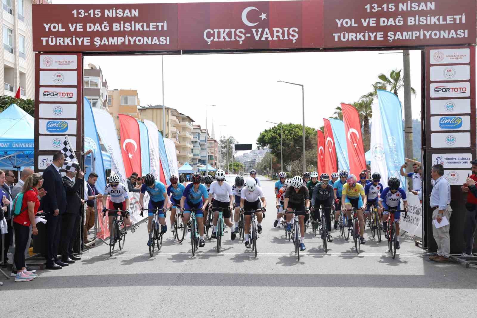 Alanya’da ÜNİLİG Yol ve Dağ Bisikleti Türkiye Şampiyonası başladı
Alanya’da ÜNİLİG Yol ve Dağ Bisikleti Türkiye Şampiyonası başladı