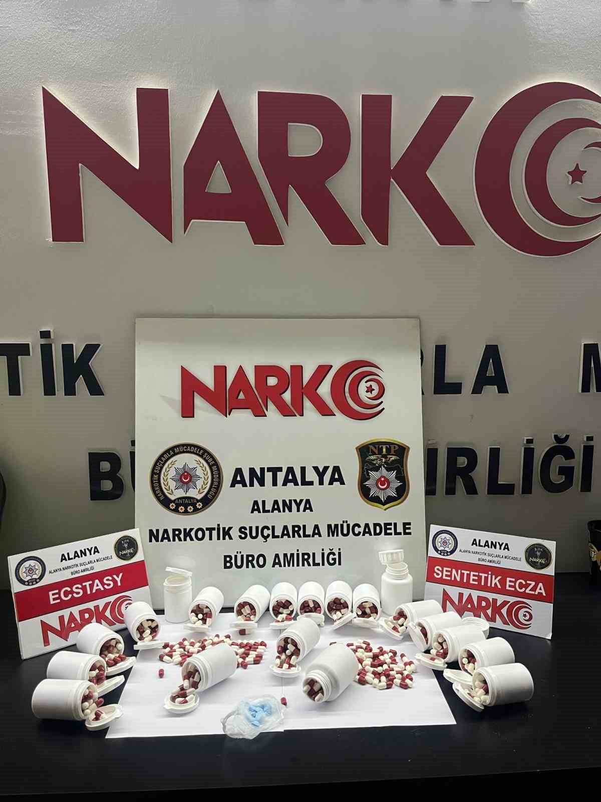 Alanya’da yeni yıl denetimlerinde 30 aranan şahıs yakalandı
