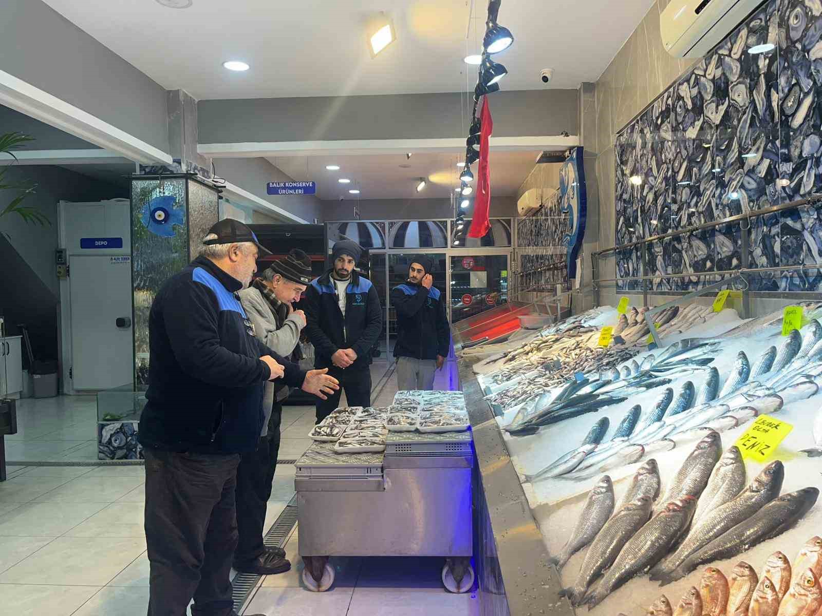 Alanyalı balıkçıdan şehit ve gazilerin ailelerine ücretsiz balık
