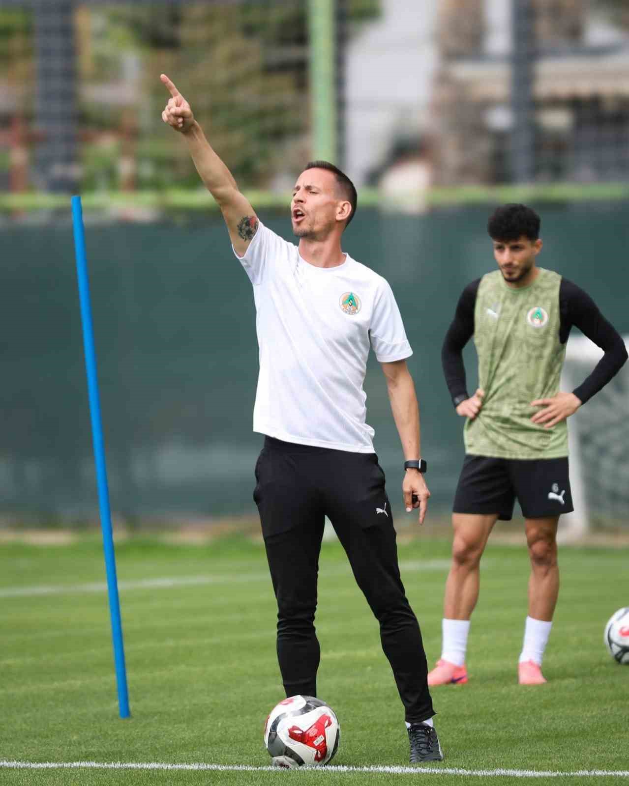 Alanyaspor, Antalyaspor maçının hazırlıklarına başladı
