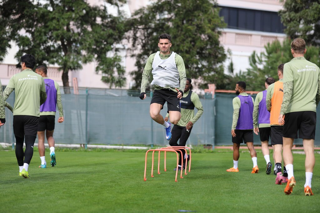 Alanyaspor, Başakşehir maçı hazırlıklarına başladı
