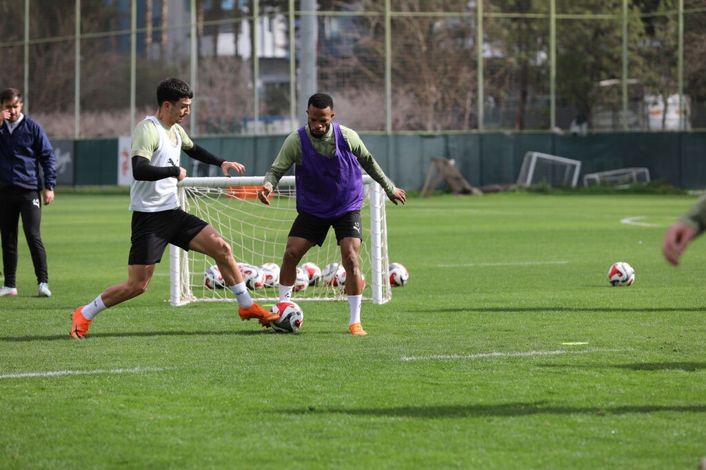 Alanyaspor, Başakşehir maçı hazırlıklarına başladı
