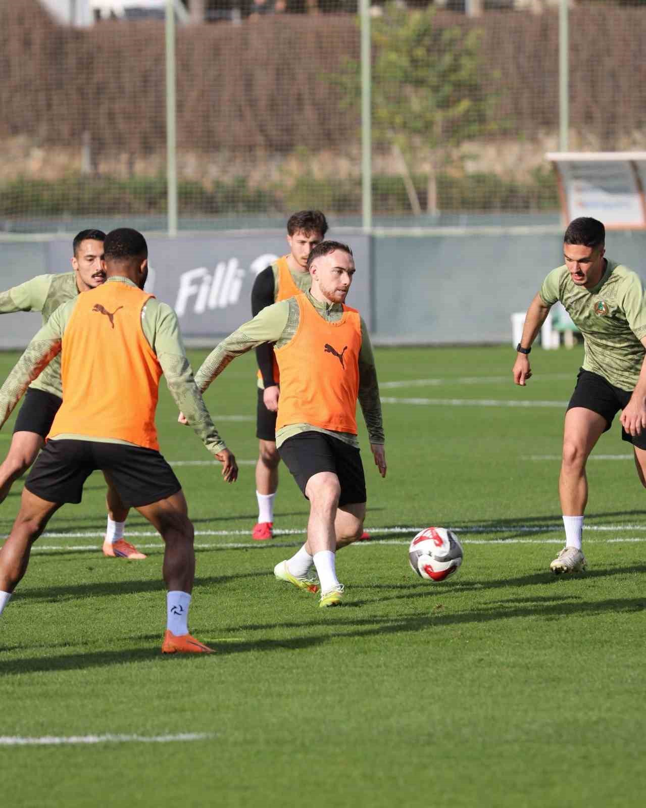 Alanyaspor, Galatasaray maçı hazırlıklarına başladı
