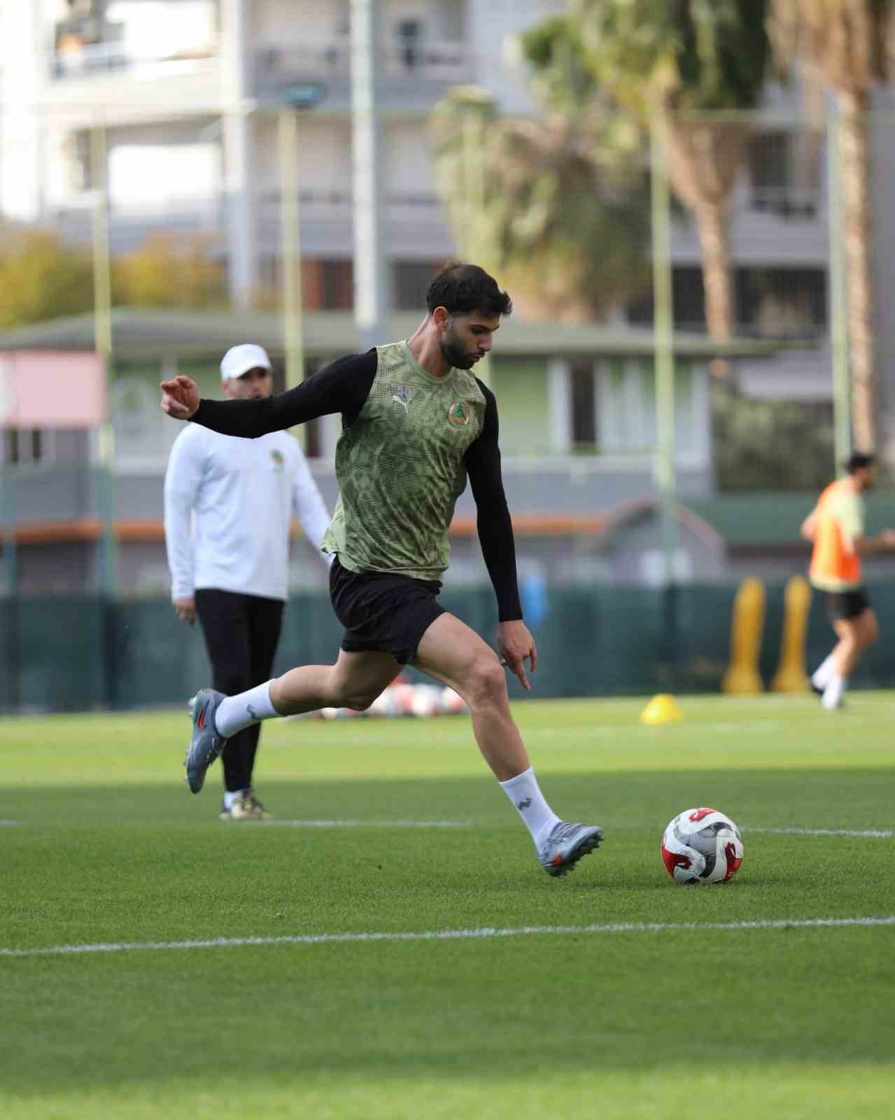 Alanyaspor, Galatasaray maçı hazırlıklarına başladı
