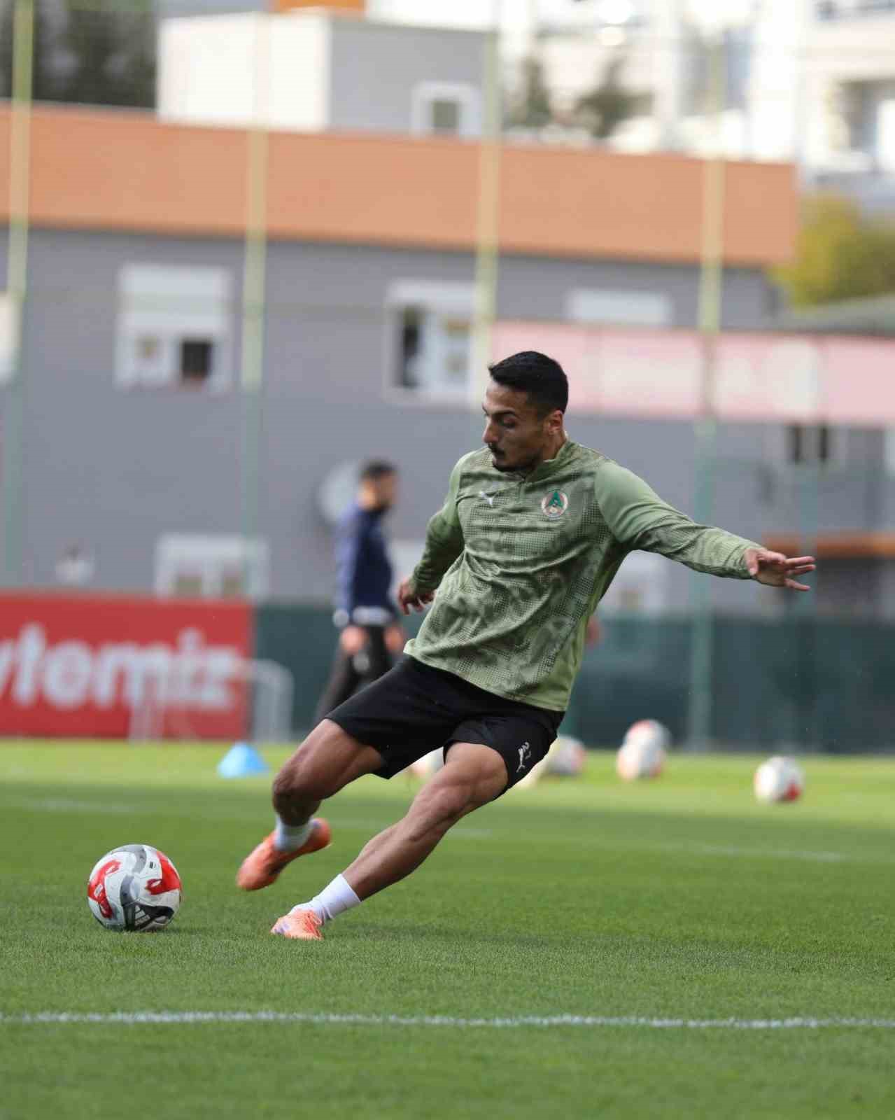 Alanyaspor, Galatasaray maçı hazırlıklarına başladı

