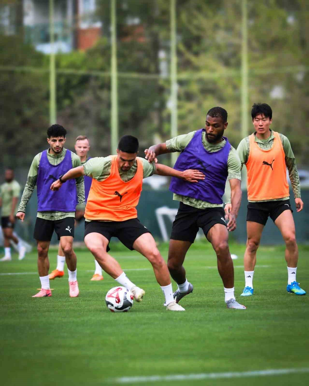 Alanyaspor, Kasımpaşa maçı hazırlıklarına başladı
