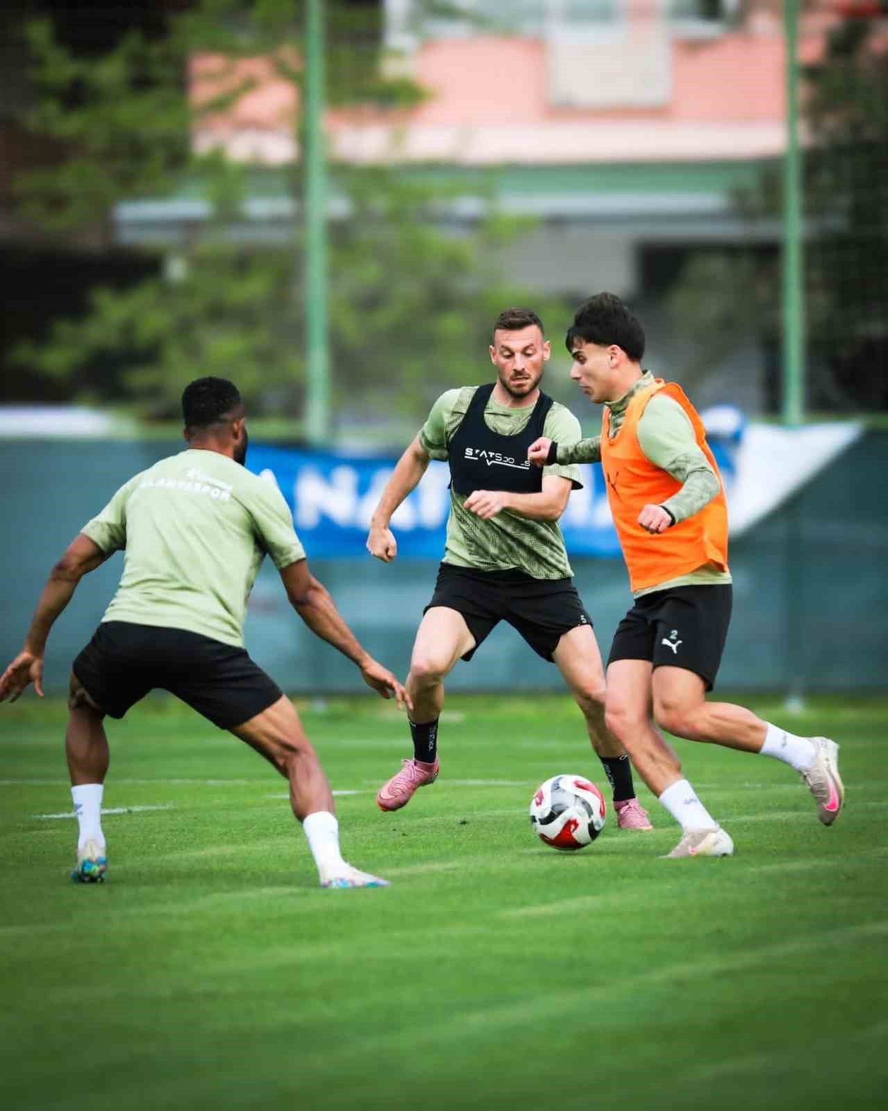 Alanyaspor, Kasımpaşa maçı hazırlıklarına başladı
