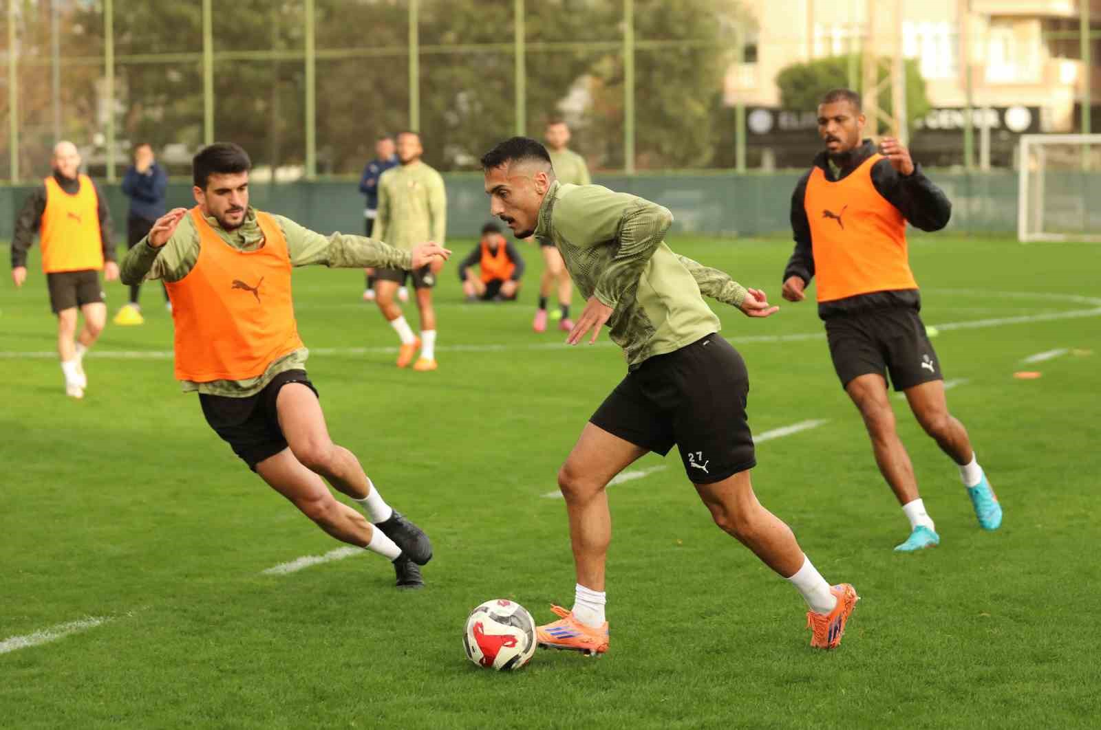 Alanyaspor, Konyaspor maçı hazırlıklarına başladı
