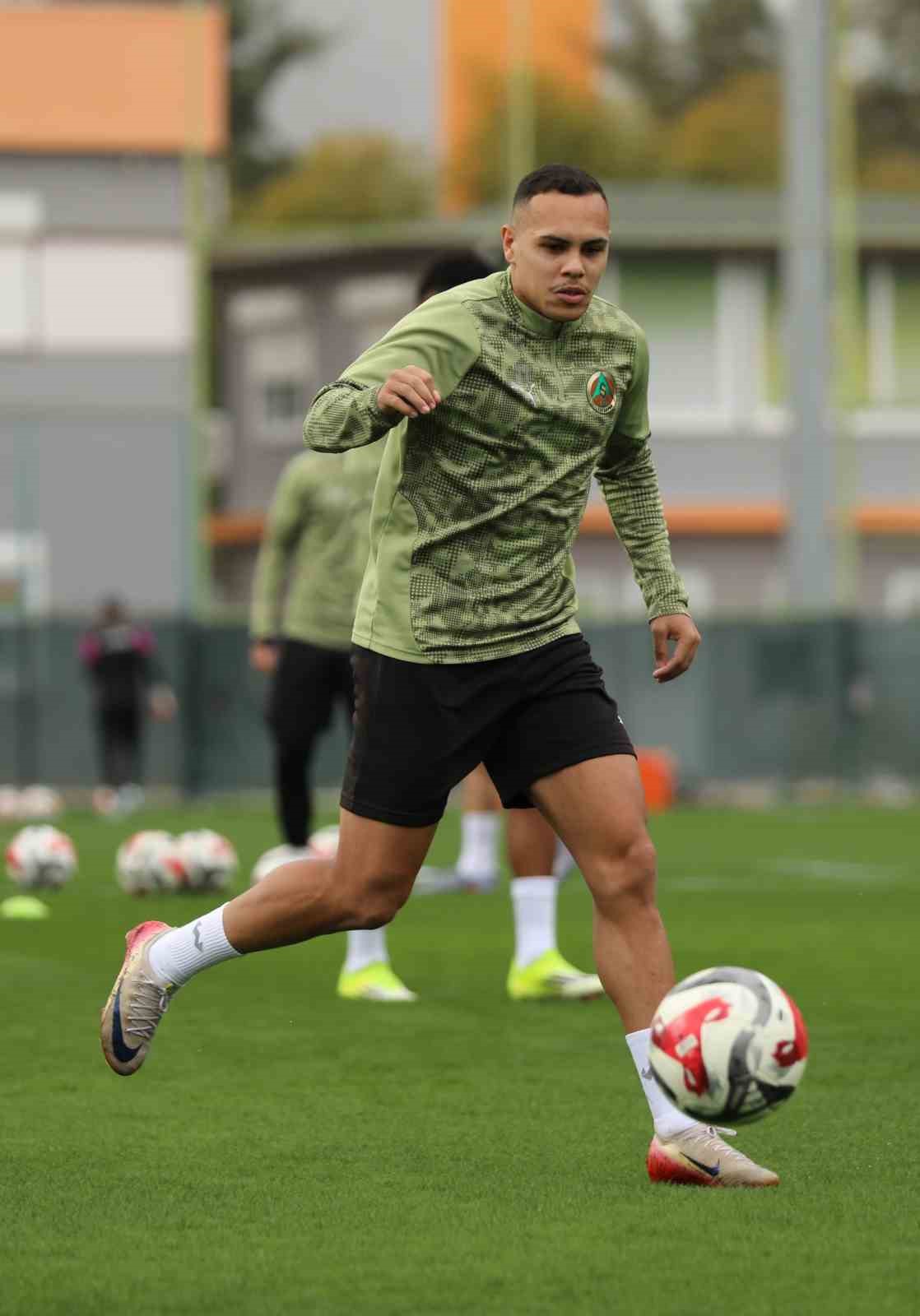 Alanyaspor, Konyaspor maçı hazırlıklarına başladı
