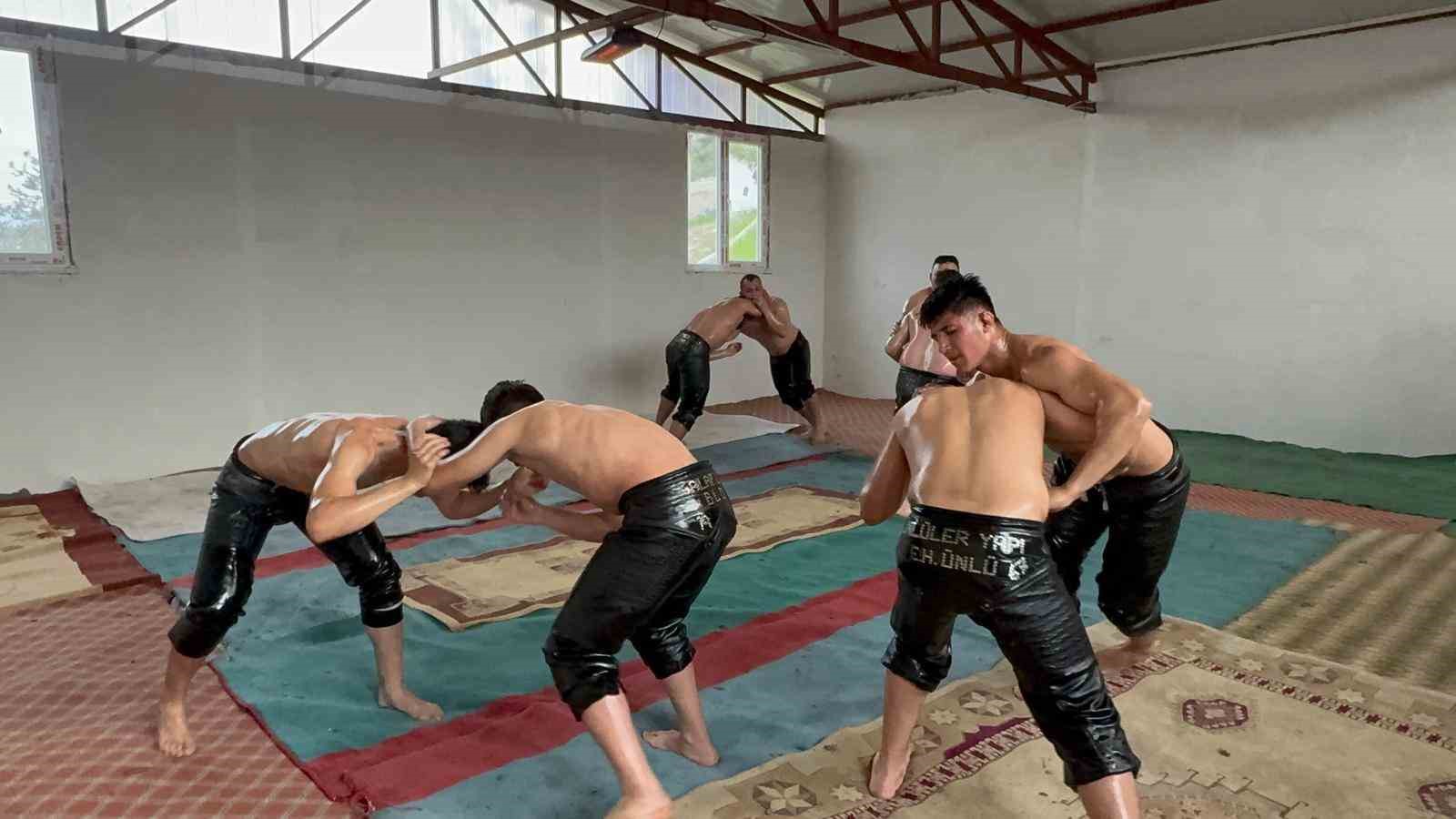 Alaplı Belediye Güreş Takımı yeni sezon hazırlıklarını sürdürüyor
