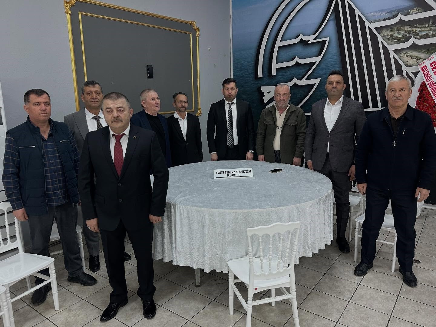 Alaplı Şoförler ve Otomobilciler Esnaf Odası’nda Kemal Çam güven tazeledi
Alaplı Şoförler ve Otomobilciler Esnaf Odası’nda Kemal Çam güven tazeledi