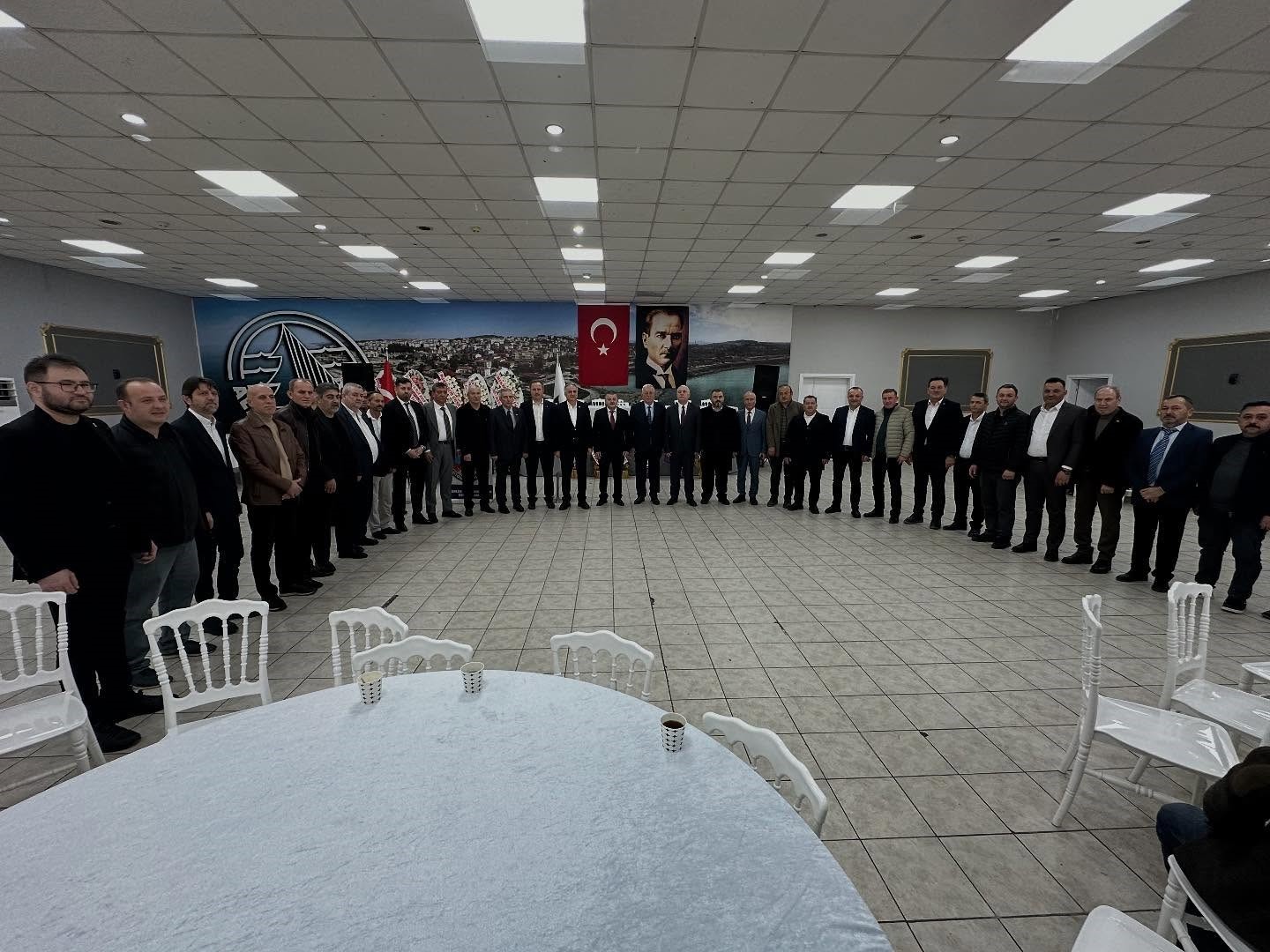 Alaplı Şoförler ve Otomobilciler Esnaf Odası’nda Kemal Çam güven tazeledi
Alaplı Şoförler ve Otomobilciler Esnaf Odası’nda Kemal Çam güven tazeledi