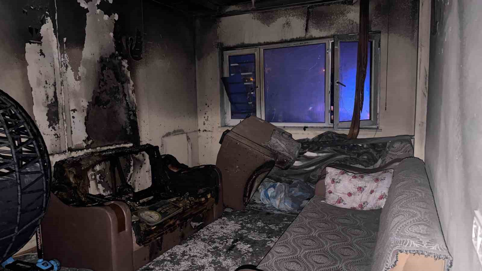 Alaplı’da bir evde çıkan yangında oda zarar gördü
