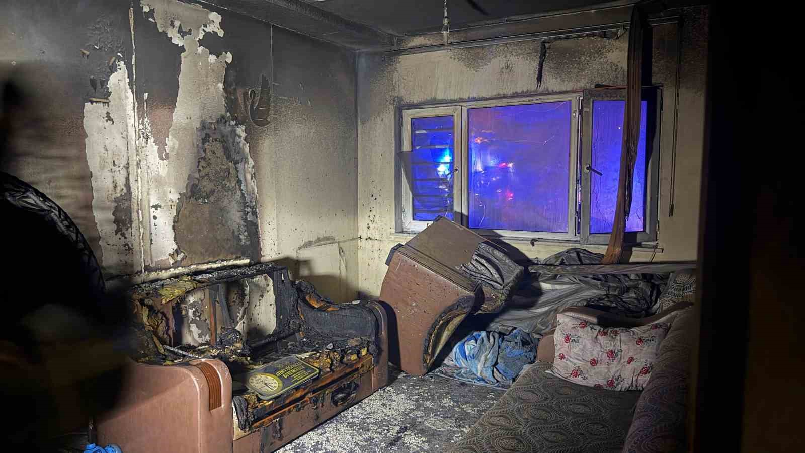 Alaplı’da bir evde çıkan yangında oda zarar gördü
