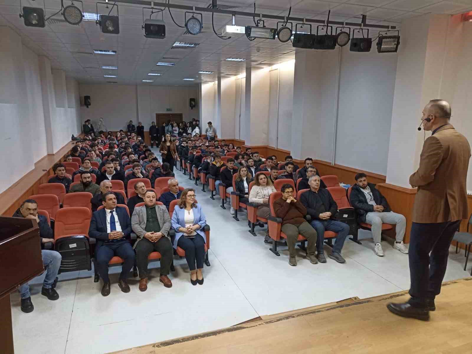 Alaplı’da deprem farkındalığı semineri düzenlendi
