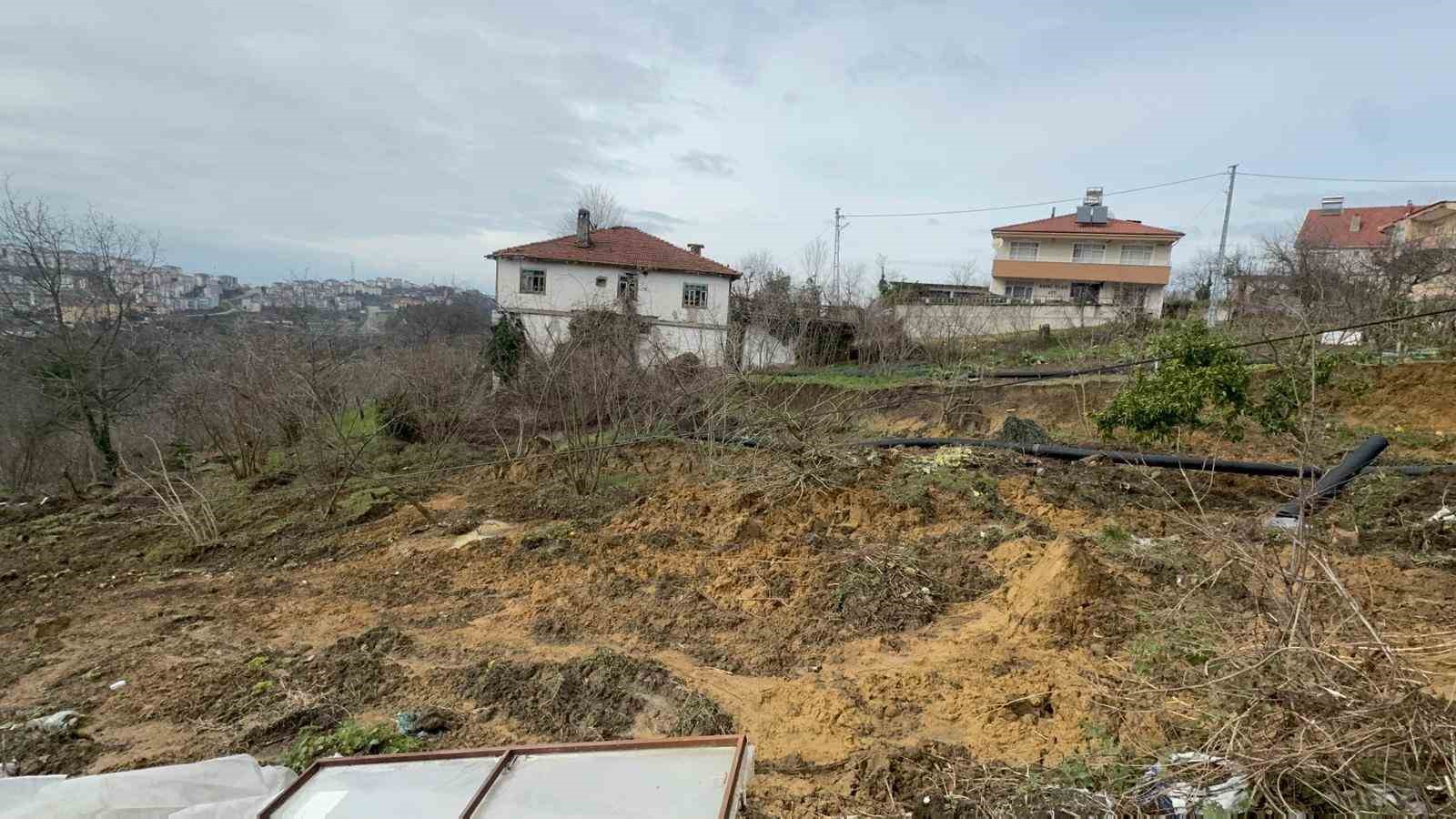 Alaplı’da heyelan nedeniyle bir ev çökme riski oluştu
