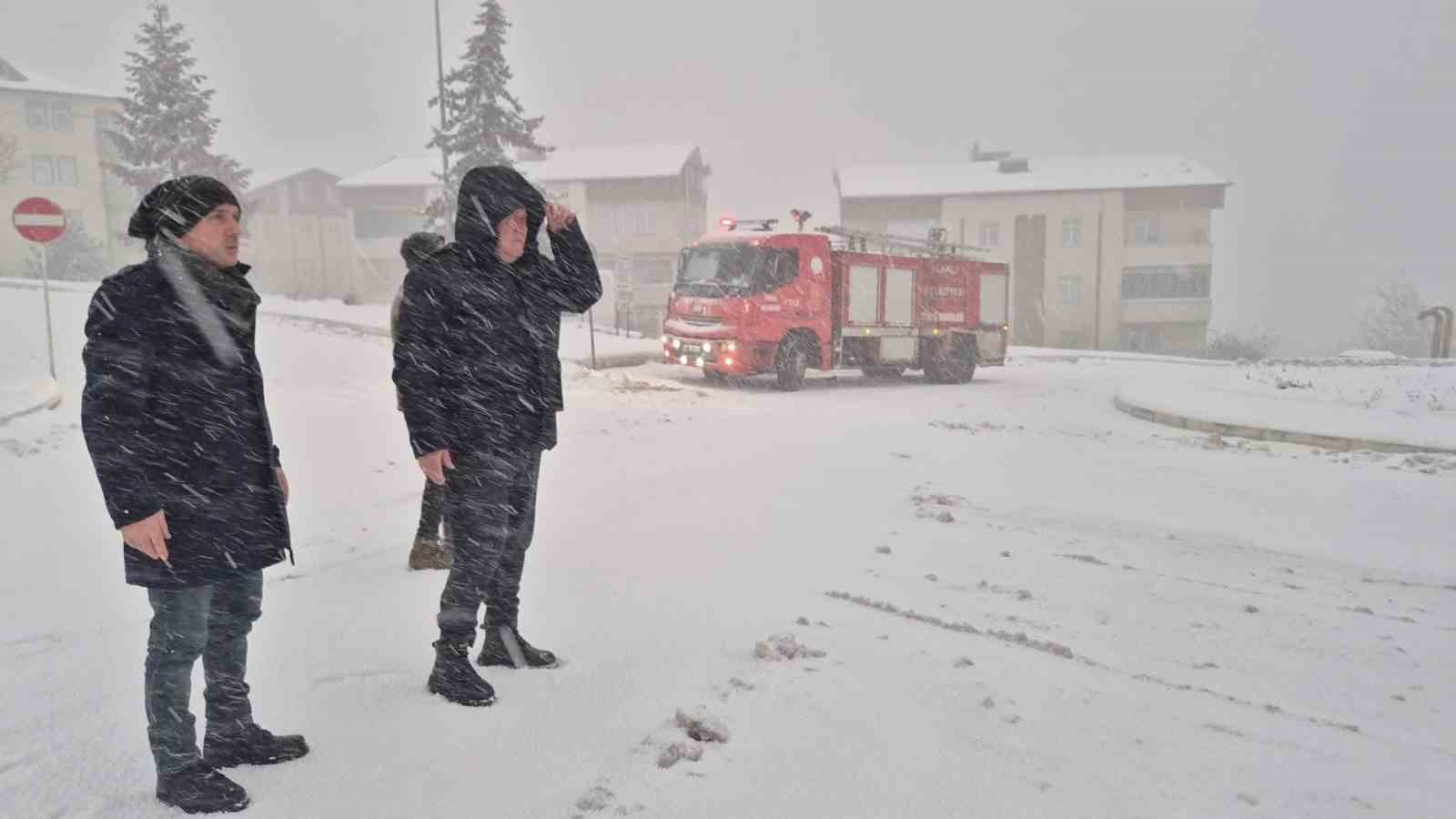 Alaplı’da karla mücadelede 12 yıldız deniz suyu kullanılıyor

